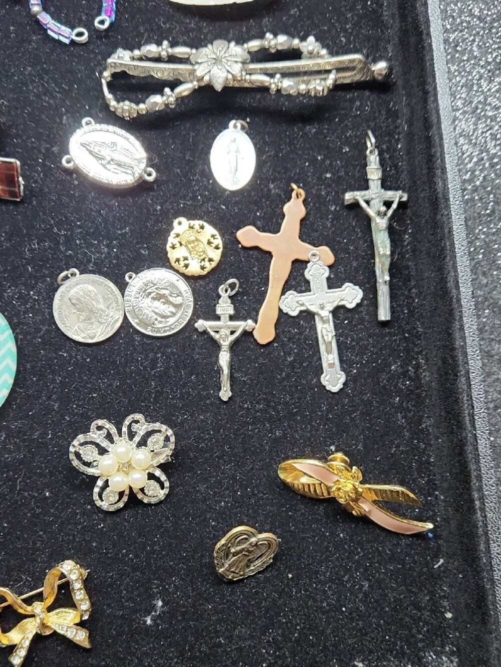 Mixed Women’s Jewelry Lot — Multicolor Charms, Crosses & Pendants - Picture 5 of 10